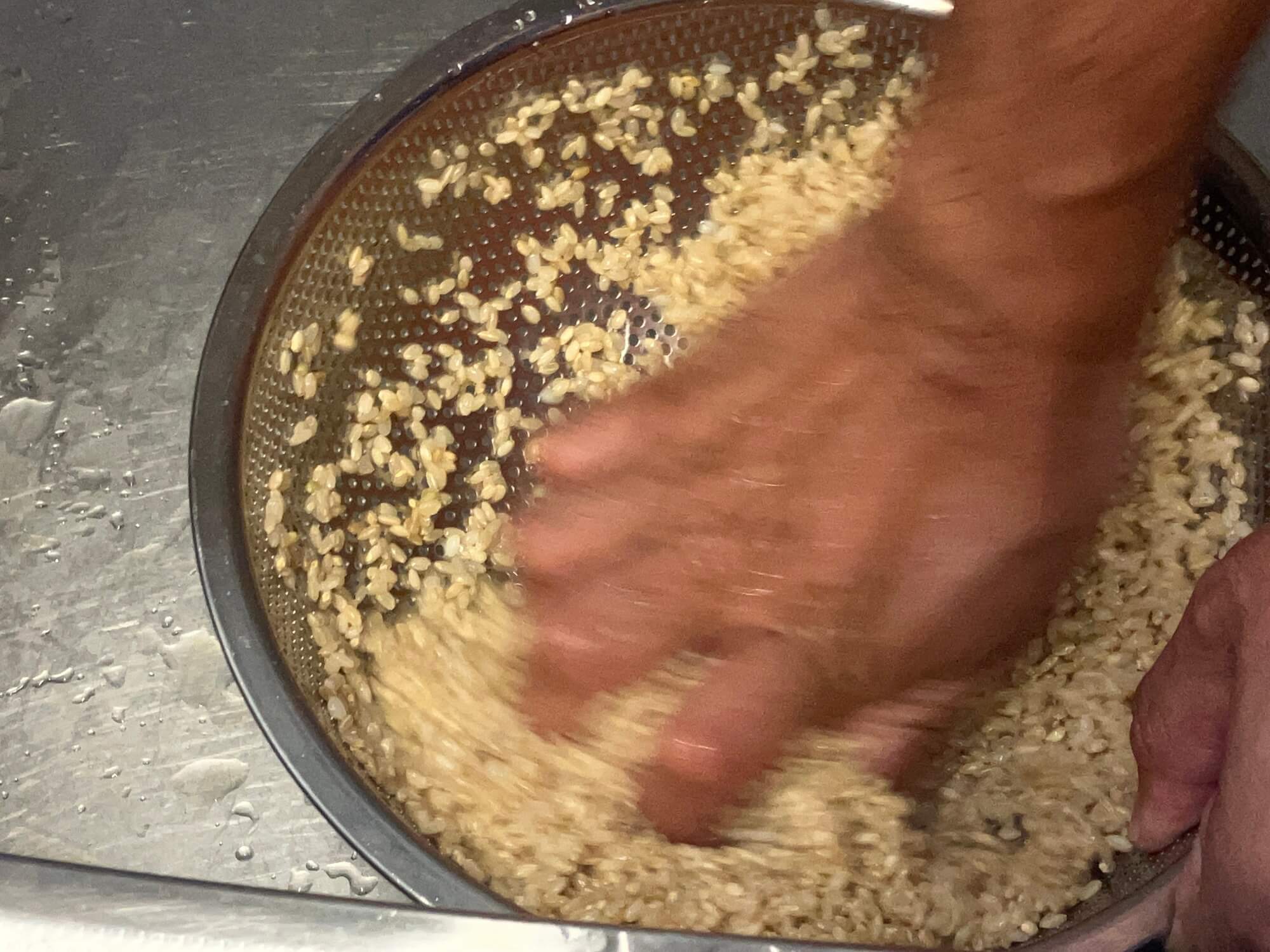 玄米のこすり洗い