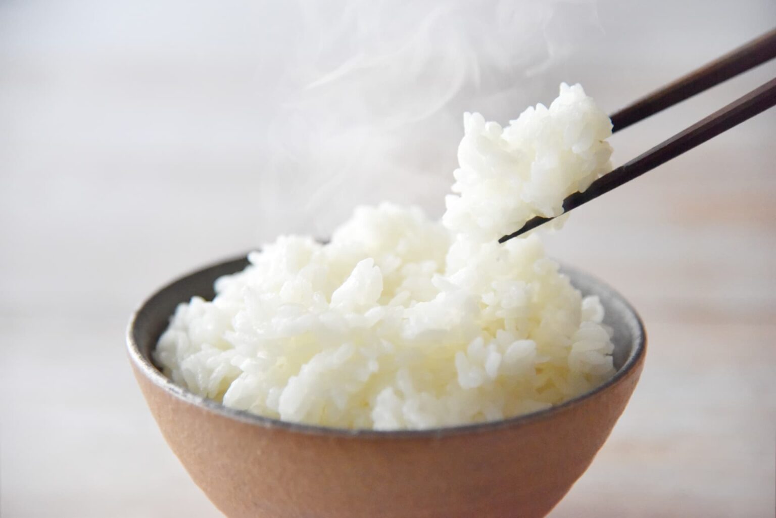 ご飯を常温で一晩放置!安全に食べられる目安や見分け方法 こめむすび(こめむすび) ご飯を常温で一晩放置!安全に食べられる目安や見分け方法 こめむすび(こめむすび)